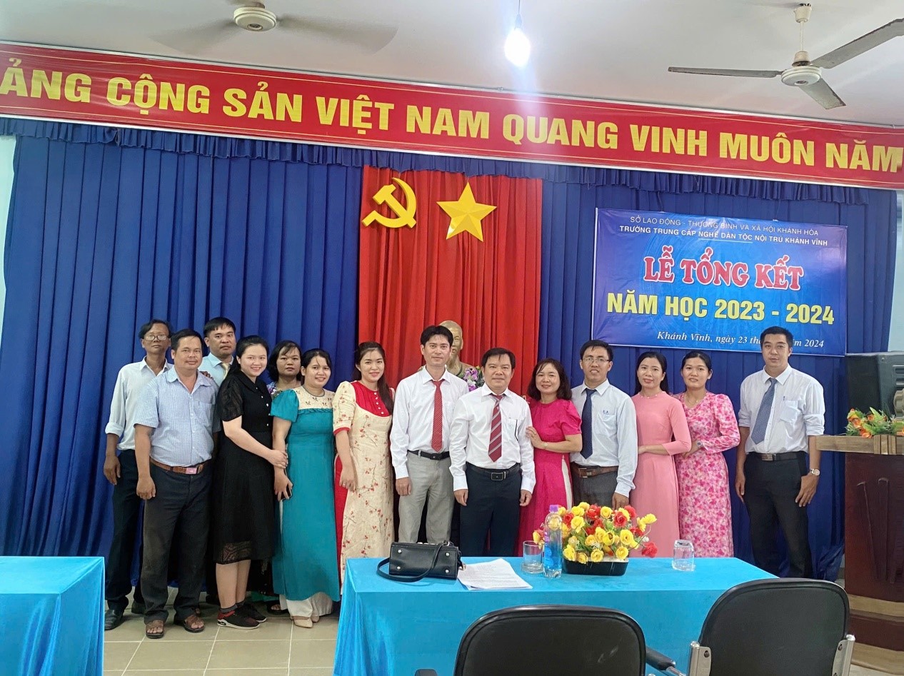 TRƯỜNG TRƯỜNG TRUNG CẤP NGHỀ DÂN TỘC NỘI TRÚ KHÁNH VĨNH TỔ CHỨC LỄ TỔNG KẾT HỆ TRUNG CẤP NĂM HỌC 2023 - 2024