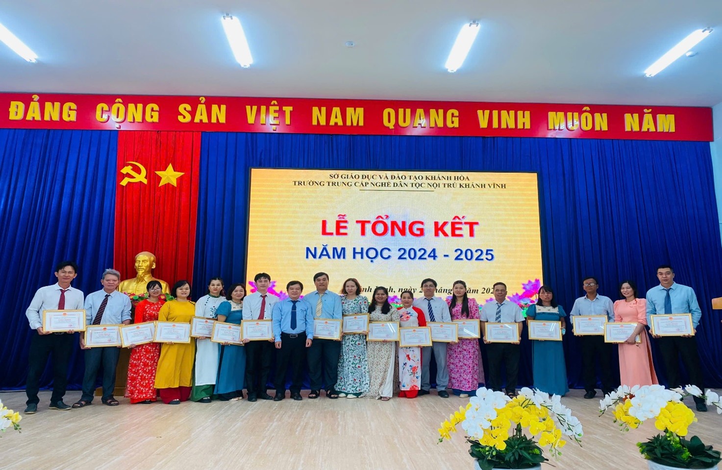 Trường Trường Trung cấp nghề Dân tộc nội trú Khánh Vĩnh tổ chức Lễ Tổng kết hệ Trung cấp năm học 2024 - 2025