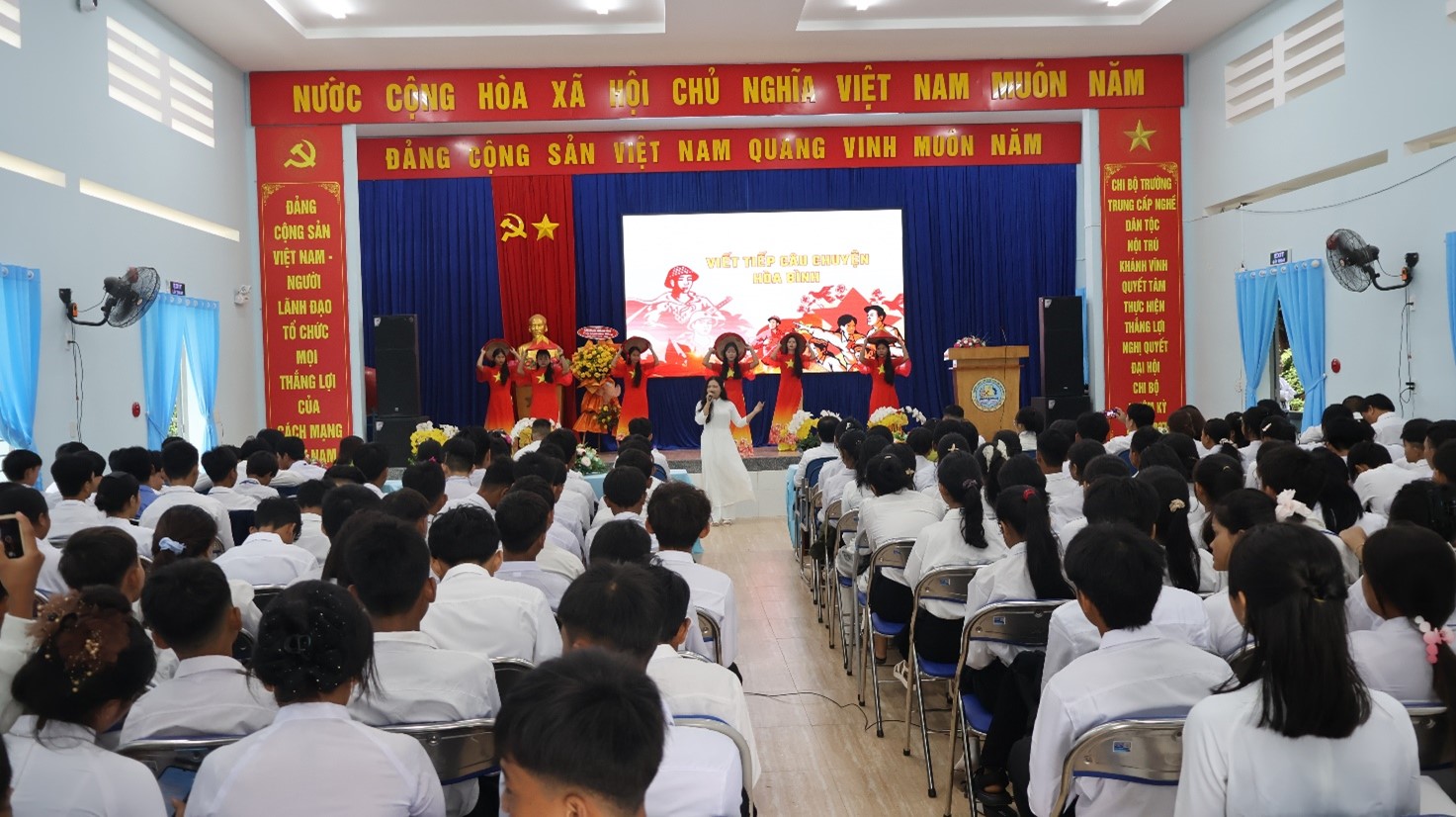 Trường Trung cấp nghề Dân tộc nội trú Khánh Vĩnh tổ chức Lễ kỷ niệm 80 năm truyền thống ngành giáo dục và Khai giảng năm học 2025 – 2026