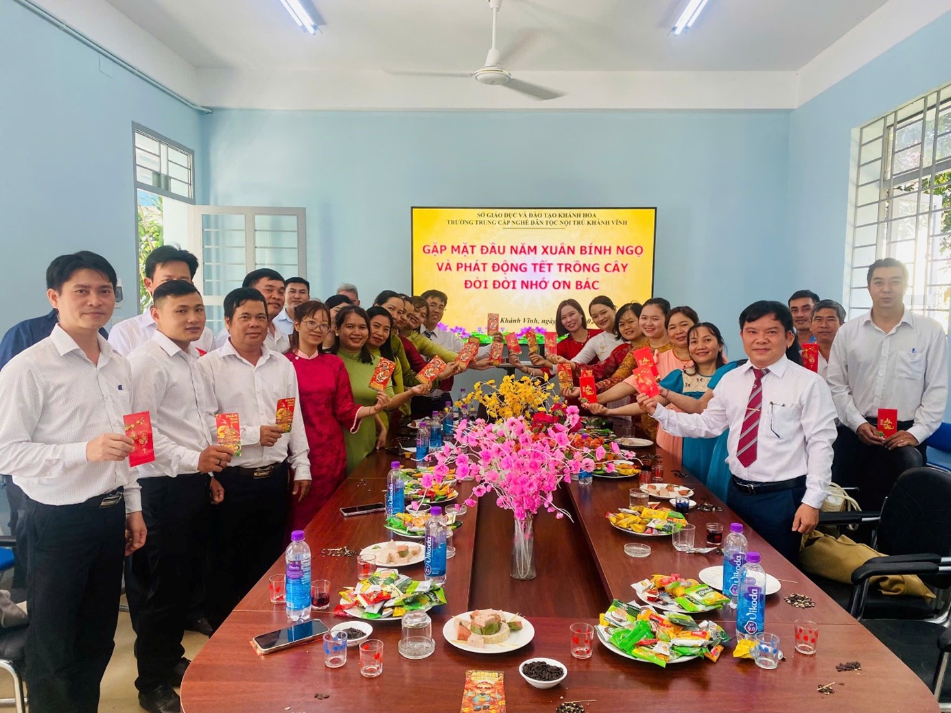 Gặp mặt đầu năm xuân Bính Ngọ 2026 và phát động “Tết trồng cây đời đời nhớ ơn Bác Hồ”. 